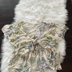 Women’s American Eagle cropped tie front top - size M